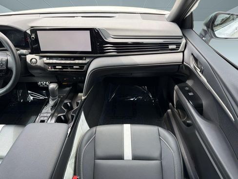 Used 2025 Toyota Camry SE w/ Multimedia Upgrade Package FWD image 29