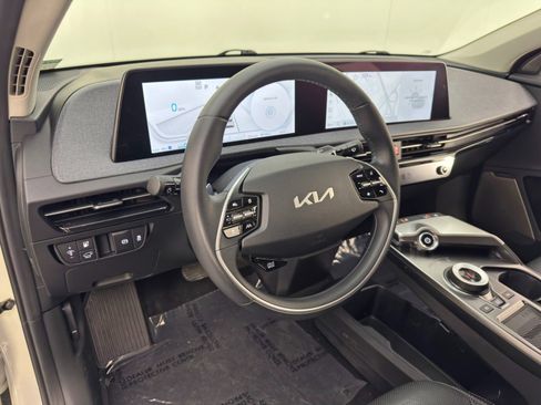 Used 2022 Kia EV6 Wind image 12