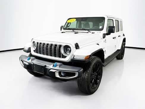 Used 2024 Jeep Wrangler Unlimited Sahara image 2