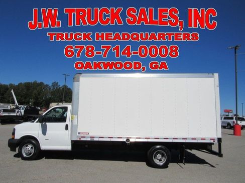 Used 2021 Chevrolet Express 3500 image 2