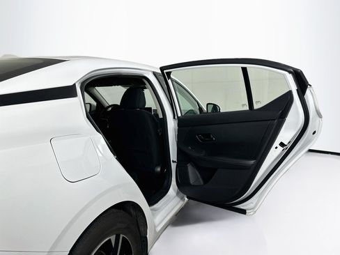 Used 2025 Nissan Sentra SV w/ All-Weather Package FWD image 28
