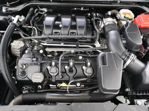 Used 2018 Ford Taurus SE image 25