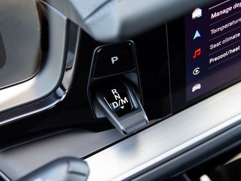 Certified 2024 Porsche Cayenne Turbo AWD/4WD image 21