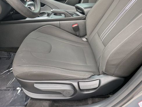 Used 2024 Hyundai Elantra SEL FWD image 17