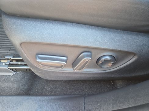 Used 2023 Toyota Highlander XLE image 35