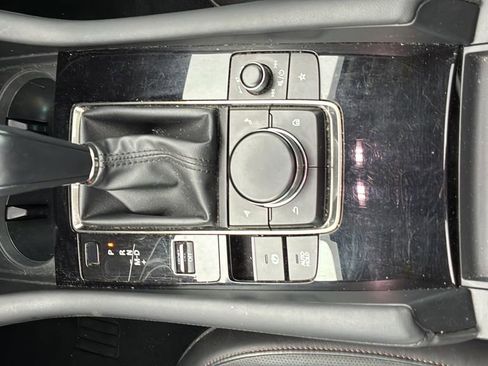 Used 2020 MAZDA MAZDA3 Premium w/ Leather, Moonroof, image 17