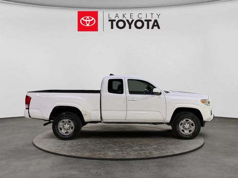 Used 2017 Toyota Tacoma SR w/ SR Convenience Package RWD image 11