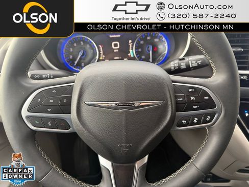 Used 2024 Chrysler Pacifica Touring-L image 19