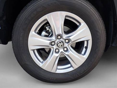 Certified 2025 Toyota RAV4 XLE AWD/4WD image 7