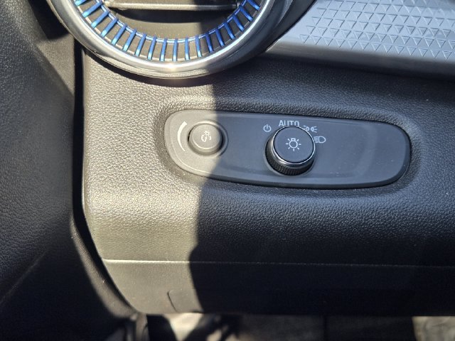 Used 2025 Chevrolet Trax LT FWD image 23