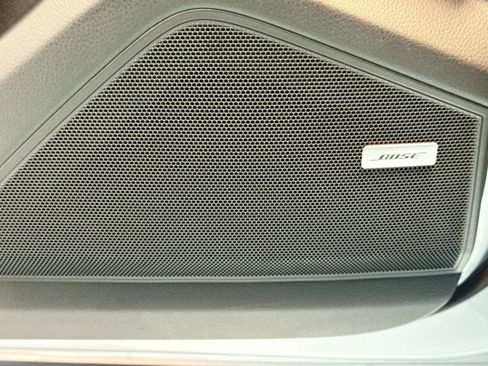 Used 2025 Porsche Cayenne image 12