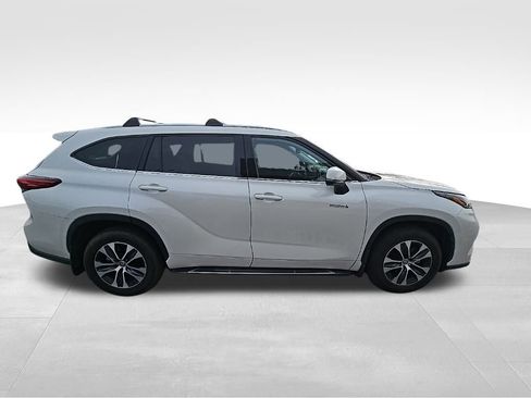 Used 2021 Toyota Highlander XLE image 5