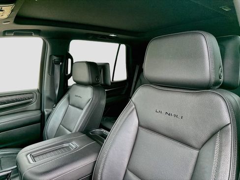 Used 2024 GMC Yukon Denali w/ Denali Reserve Package AWD/4WD image 14
