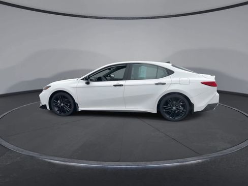 Used 2026 Toyota Camry XLE w/ Convenience Package image 5