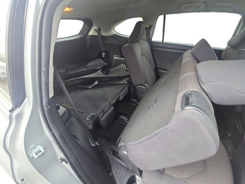 Used 2023 Toyota Highlander LE image 19