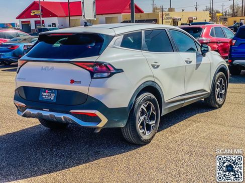 Used 2023 Kia Sportage LX image 7