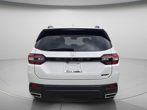 Used 2025 Honda Pilot Sport image 6