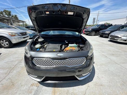 Used 2019 Kia Niro S Touring FWD image 6