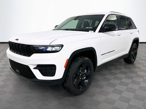 New 2025 Jeep Grand Cherokee Altitude image 22