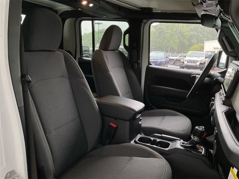 New 2025 Jeep Gladiator Sport image 31