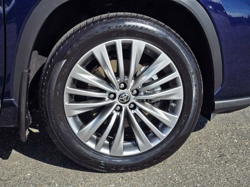 Certified 2022 Toyota Highlander Platinum image 9