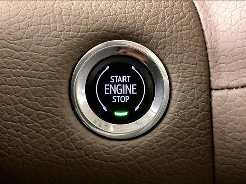 Used 2023 GMC Yukon XL Denali AWD/4WD image 34