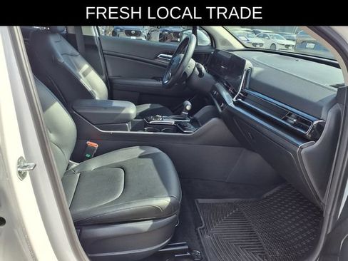 Used 2025 Kia Sportage EX FWD image 19