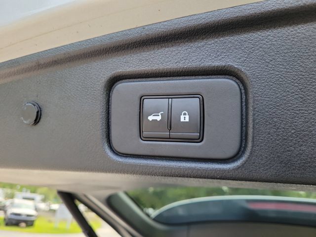 Used 2025 Nissan Pathfinder SV FWD image 9