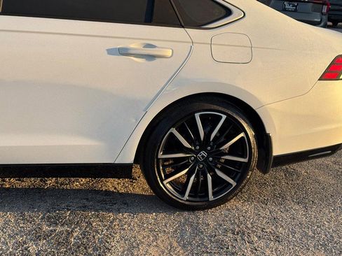 Used 2023 Honda Accord Touring image 11