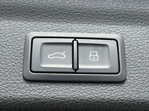 Certified 2025 Audi Q3 2.0T Premium Plus w/ Premium Plus Package AWD/4WD image 19