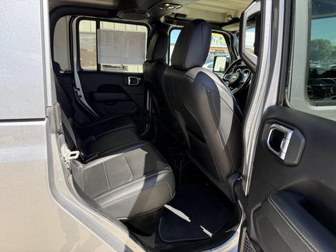 Used 2020 Jeep Gladiator Overland w/ Uconnect 4C Nav & Sound Group image 12