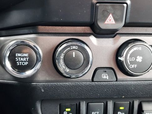 Used 2020 Toyota Tacoma TRD Sport w/ Technology Package image 26