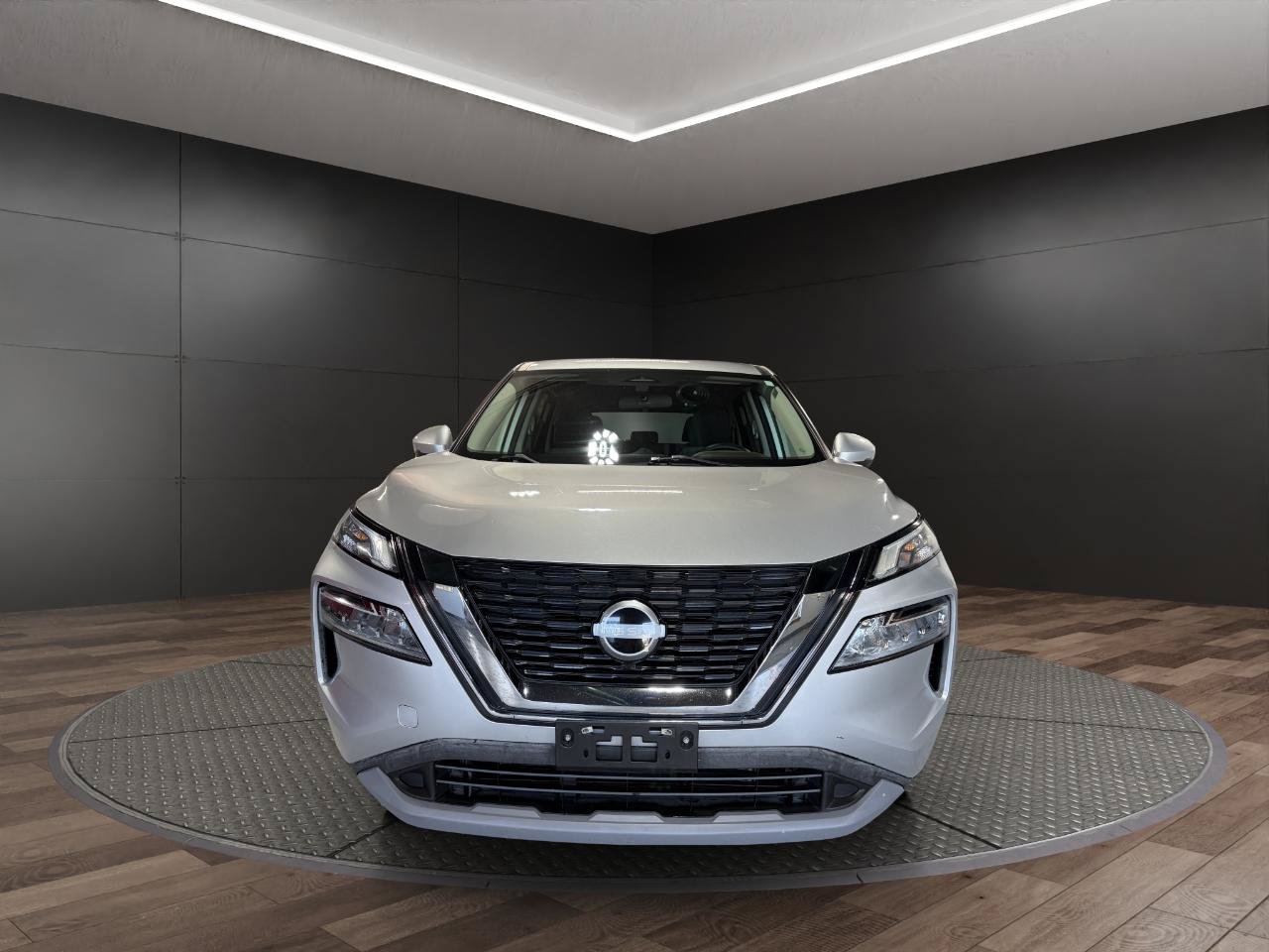 Used 2022 Nissan Rogue SV AWD/4WD image 3