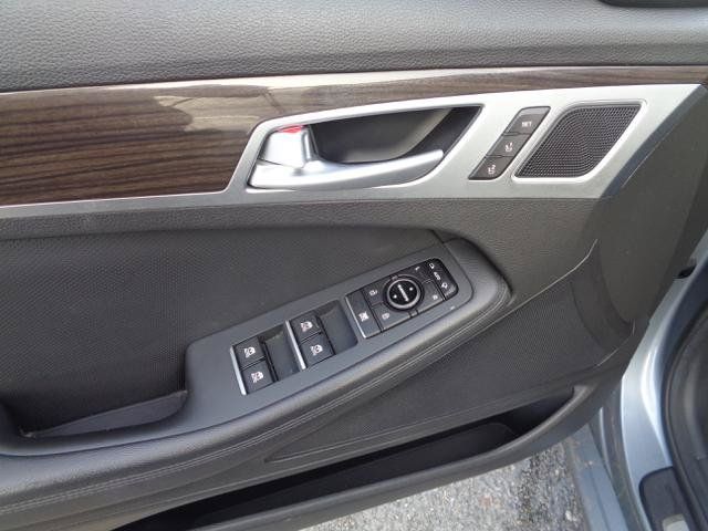 Used 2017 Genesis G80 3.8 RWD image 31