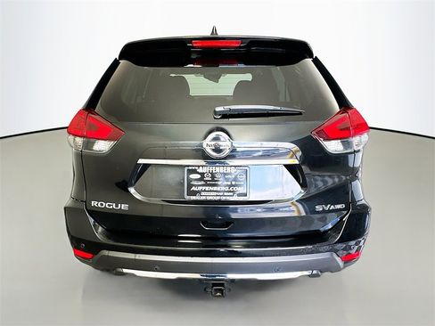 Used 2019 Nissan Rogue SV image 6