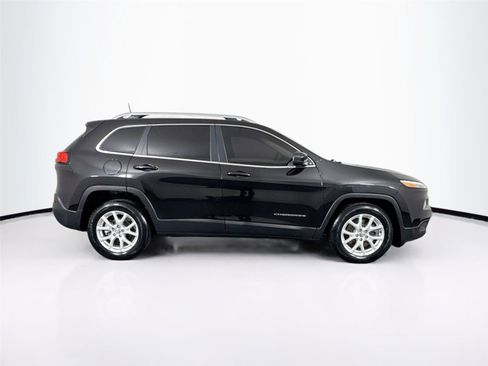 Used 2016 Jeep Cherokee Latitude image 5