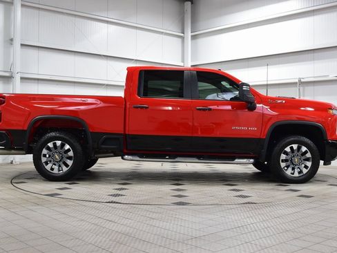 Used 2024 Chevrolet Silverado 2500 Custom w/ Custom Value Package image 9