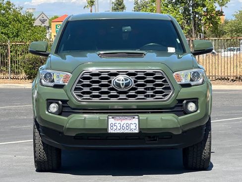 Used 2021 Toyota Tacoma TRD Sport w/ Technology Package RWD image 11