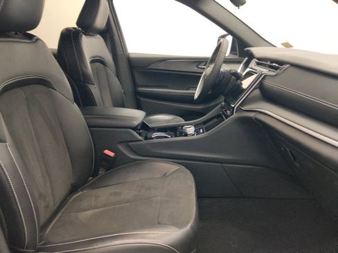 Used 2023 Jeep Grand Cherokee Altitude RWD image 21