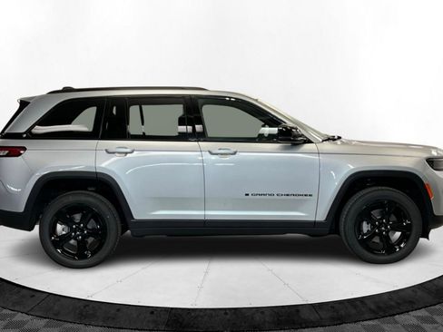 New 2025 Jeep Grand Cherokee Altitude image 6
