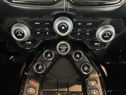 Used 2020 Aston Martin V8 Vantage Coupe image 33