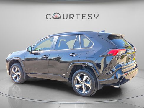 Certified 2025 Toyota RAV4 SE image 4