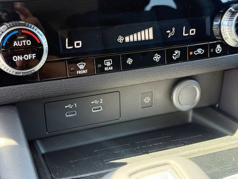 New 2026 Mitsubishi Outlander SE FWD image 25