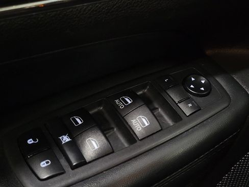 Used 2019 Jeep Grand Cherokee Limited image 27