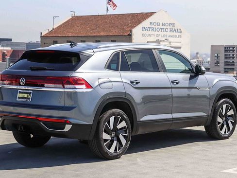 Used 2025 Volkswagen Atlas Cross Sport SE image 4