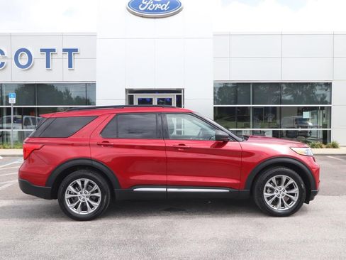 Certified 2022 Ford Explorer XLT w/ Equipment Group 202A RWD image 16