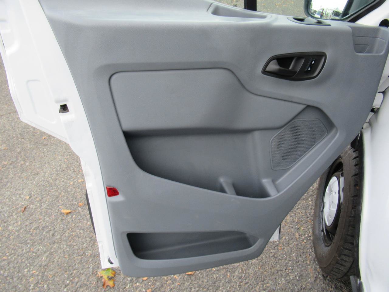 Used 2015 Ford Transit 150 130 Low Roof RWD image 6