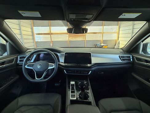 Used 2025 Volkswagen Atlas Cross Sport SE image 34