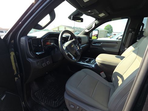 Used 2024 Chevrolet Silverado 2500 LTZ w/ LTZ Convenience Package AWD/4WD image 9