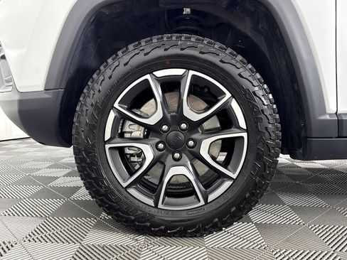 Used 2024 Jeep Compass Trailhawk image 9